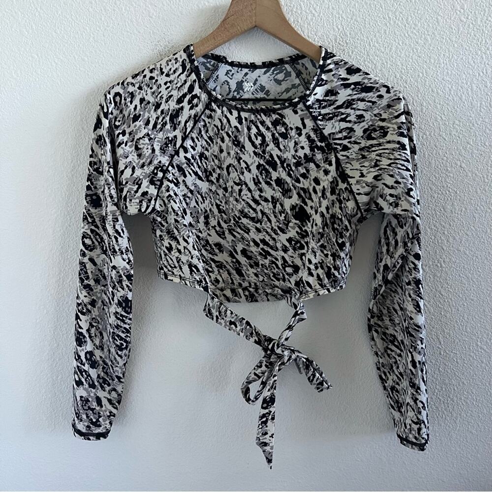 All in Motion Crossover Active Swim Top Strappy Bottom Hem Long Sleeve Leopard S